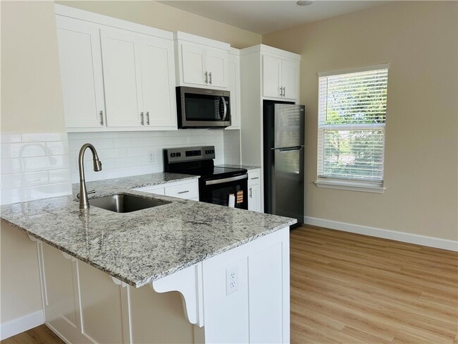 Foto del edificio - 704 E Johnson Ave