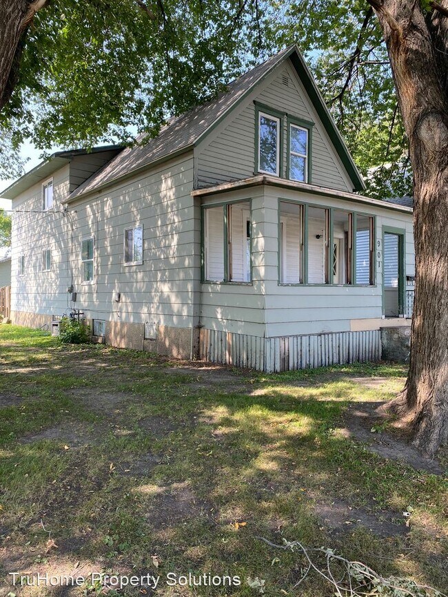 Building Photo - 4 br, 1.5 bath House - 901 N 4th St