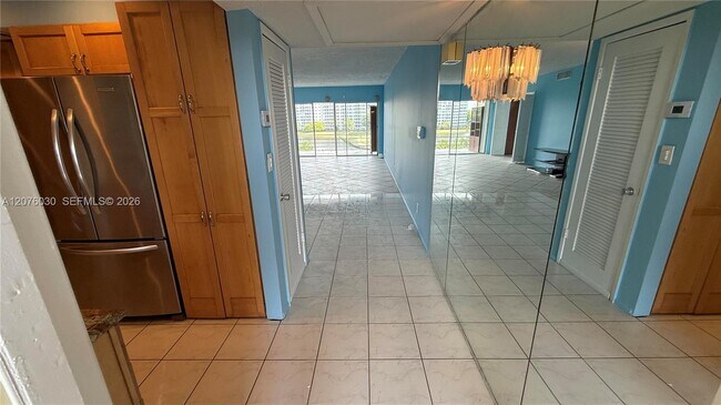 Foto del edificio - 2751 N Palm Aire Dr