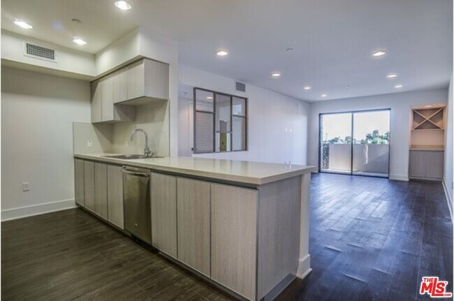 Foto del edificio - 6217 Waring Ave