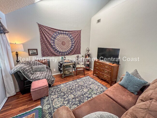 Foto del edificio - AVAILABLE JULY - Upstairs San Luis Obispo ...