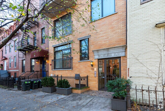 Building Photo - 158 India St