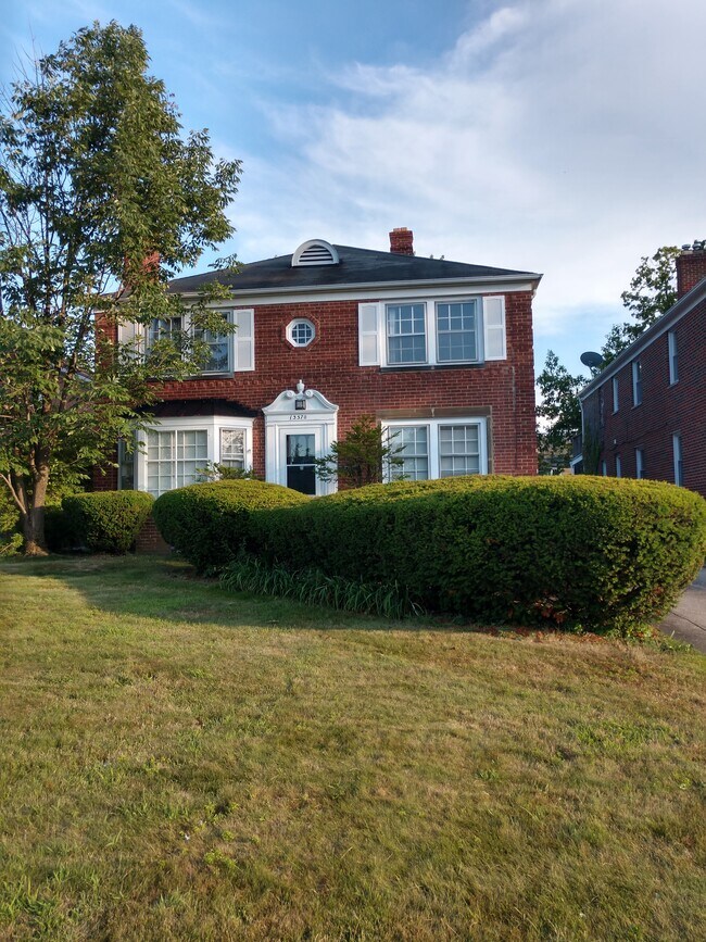 Foto del edificio - 13570 Cedar Rd