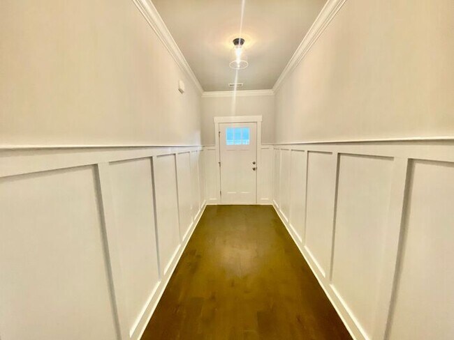 Building Photo - Great location in Athens