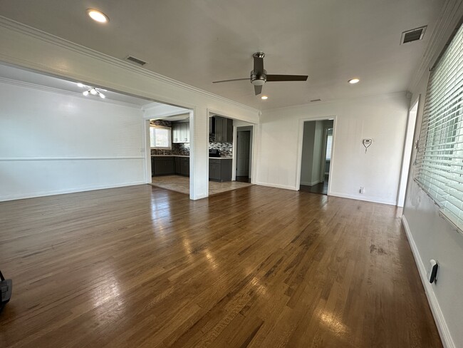 Living Room view to kitchen dining area - 2513 Dashwood St