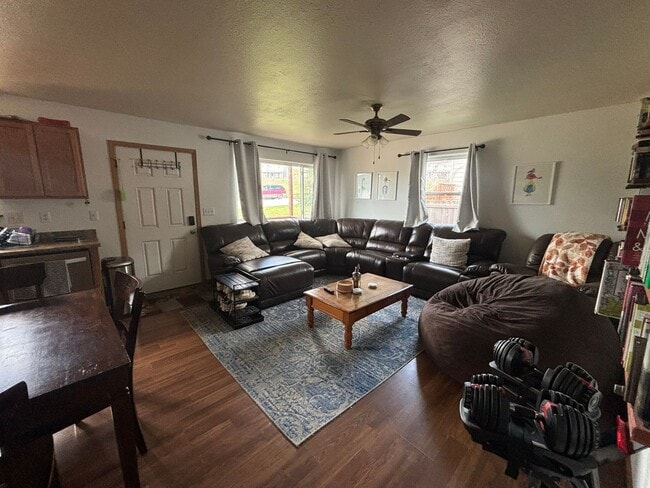 Building Photo - 4 BED | 1 BATH | SINGLE-FAMILY | NORTH | F...