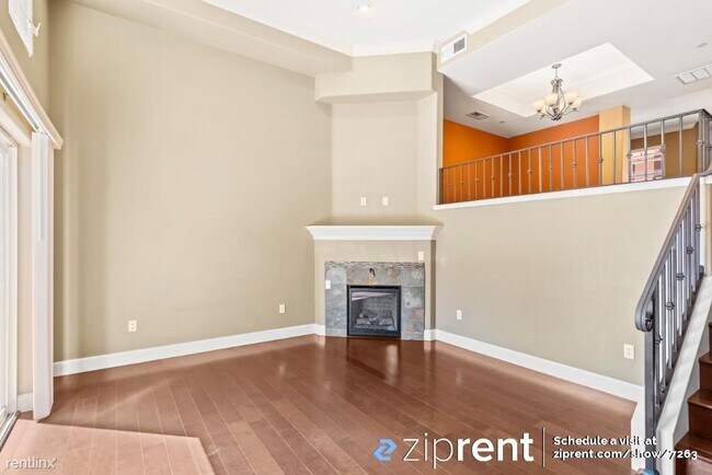 Building Photo - 3 br, 2.5 bath Townhome - 3938 Borgo Commo...