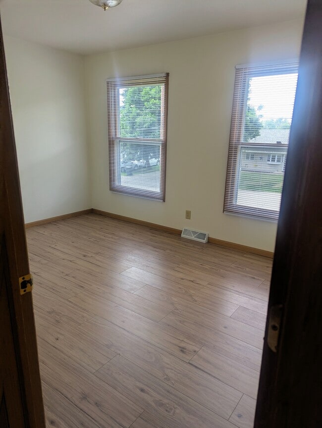 Foto del edificio - 635 Hall St