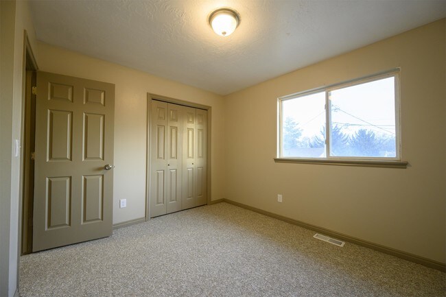 Building Photo - 549 W 920 S