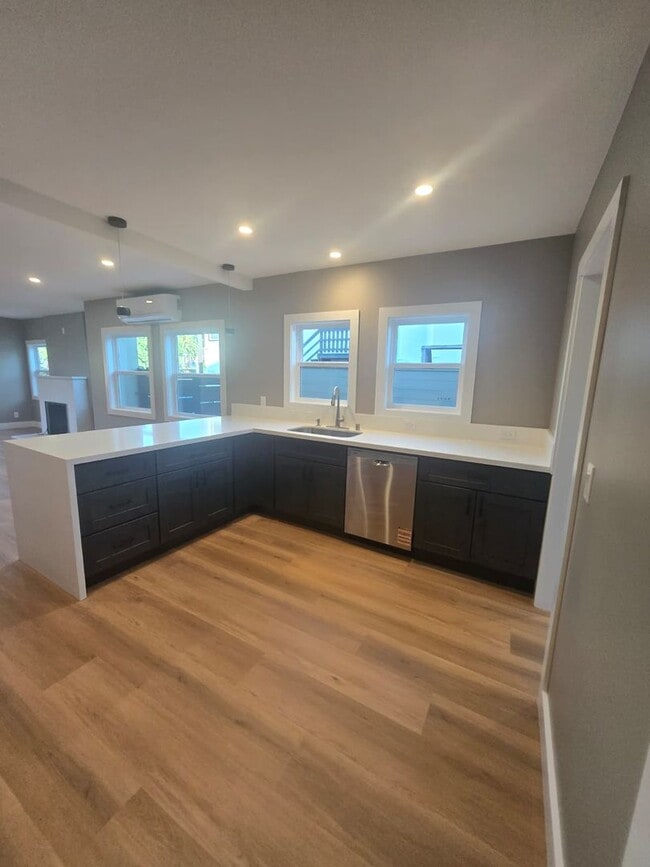 Building Photo - Beautifully Renovated Home in Oakland!