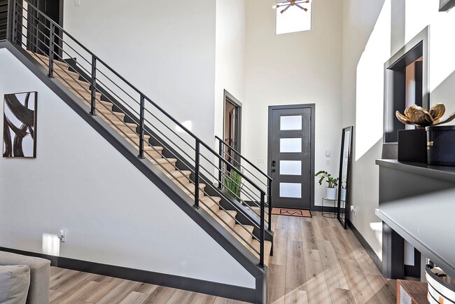 Building Photo - 423 W Red Wolf Dr