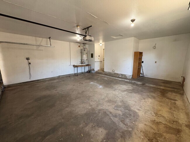 Building Photo - 708 S Peggy St