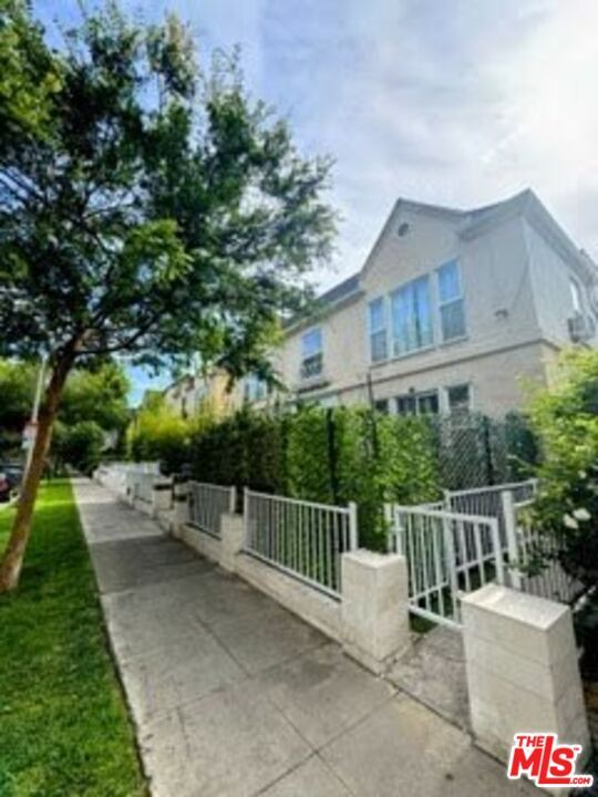 Foto del edificio - 133 Crescent Dr