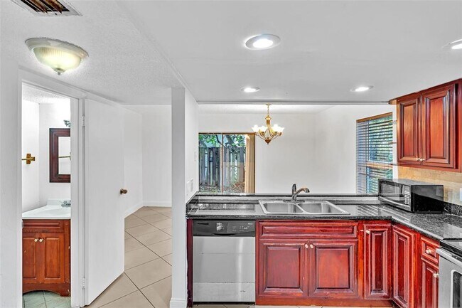 Building Photo - 5245 SW 40th Ave