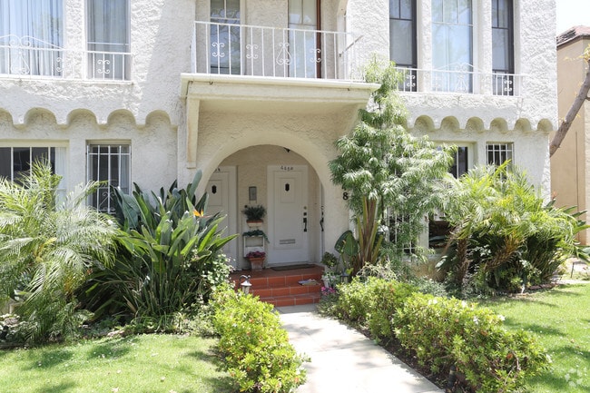 Building Photo - 446-448 S Oakhurst Dr