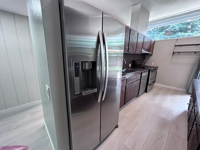 Foto del edificio - Three Bedroom Two Bathroom Home with Den/Home Office