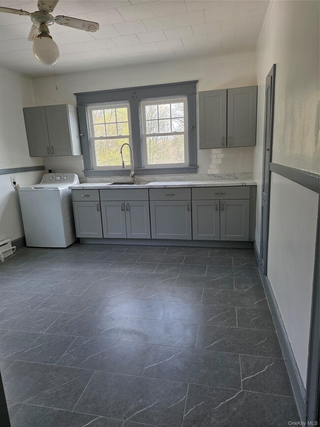 Building Photo - 547 Violet Ave