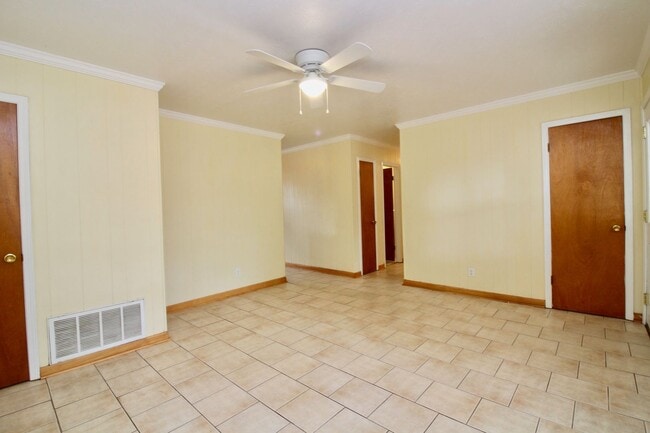 Foto del edificio - 5113 Morris Ave