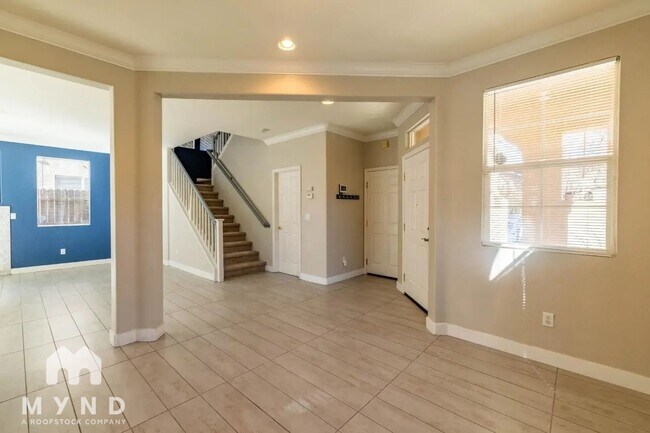 Foto del edificio - 5325 Dunlay Dr