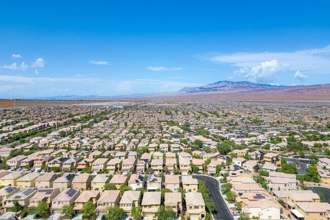 Foto del edificio - 10614 Mt Blackburn Ave