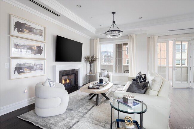 Building Photo - 3000 Royal Ct
