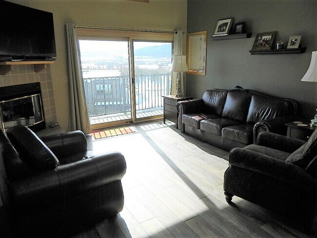 Foto del edificio - Summer Seasonal Rental- Lake Forest E301