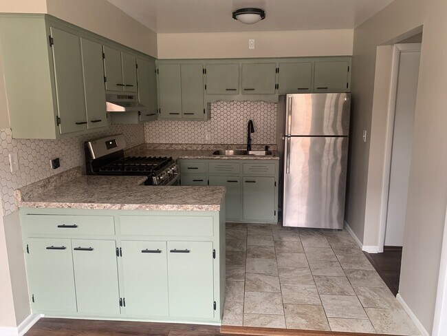 Building Photo - 18218 Hart Dr