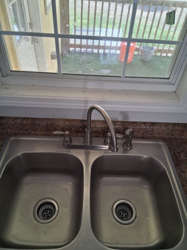 Foto del edificio - 611 Avalon Rd