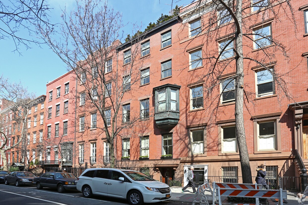 Building Photo - 19 W 10th St