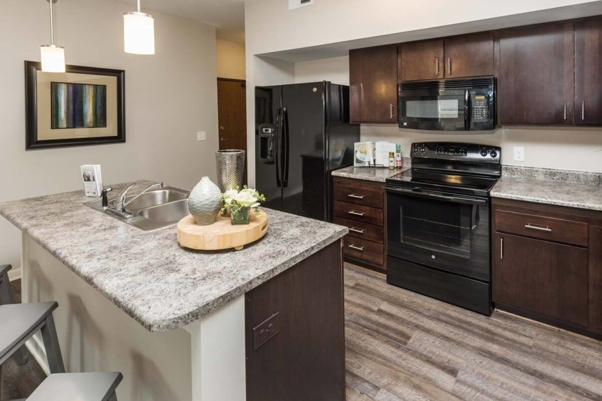 Stonegate Crossing Apartments in Clive, IA