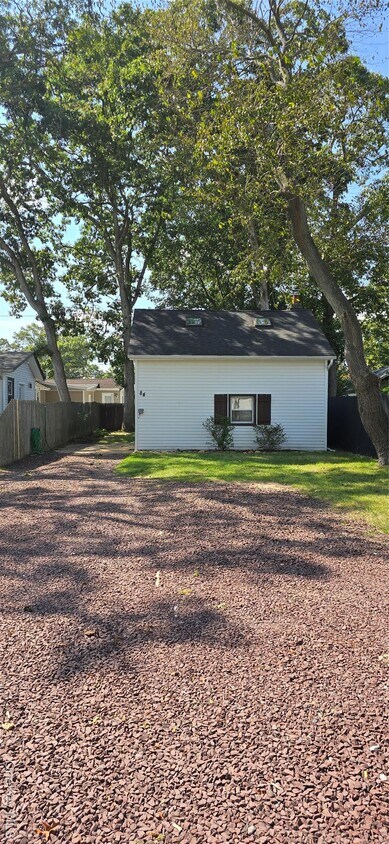 Primary Photo - 84 Pleasure Ave