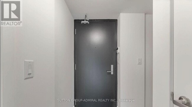 Building Photo - 955 Bay St.