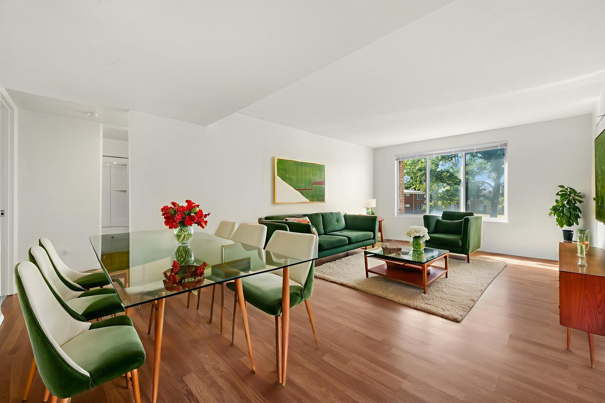 Primary Photo - COURTYARD GARDENS APARTMENTS