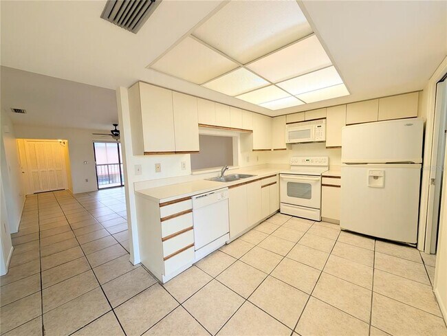 Building Photo - 2515 Bayshore Gardens Pkwy