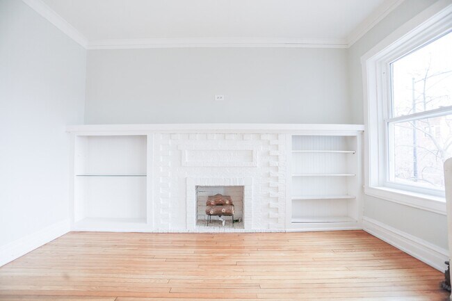 Building Photo - 5610 N Ashland Ave