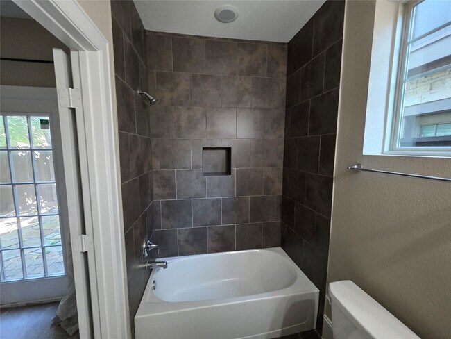 Foto del edificio - 4315 Schuler St