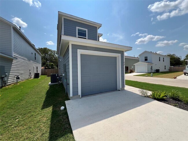 Building Photo - 62 Trinity Cir