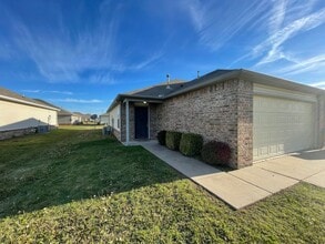 Building Photo - 3510-3510 E Gillette St