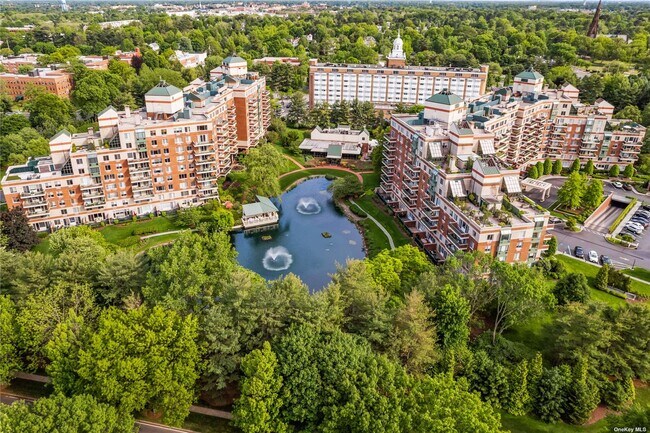 Foto del edificio - 111 Cherry Valley Ave