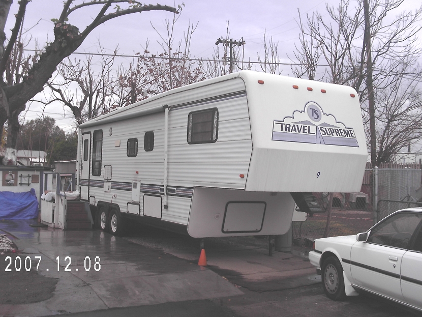 Estacionamiento para caravanas - Meadows Mobile Home Park