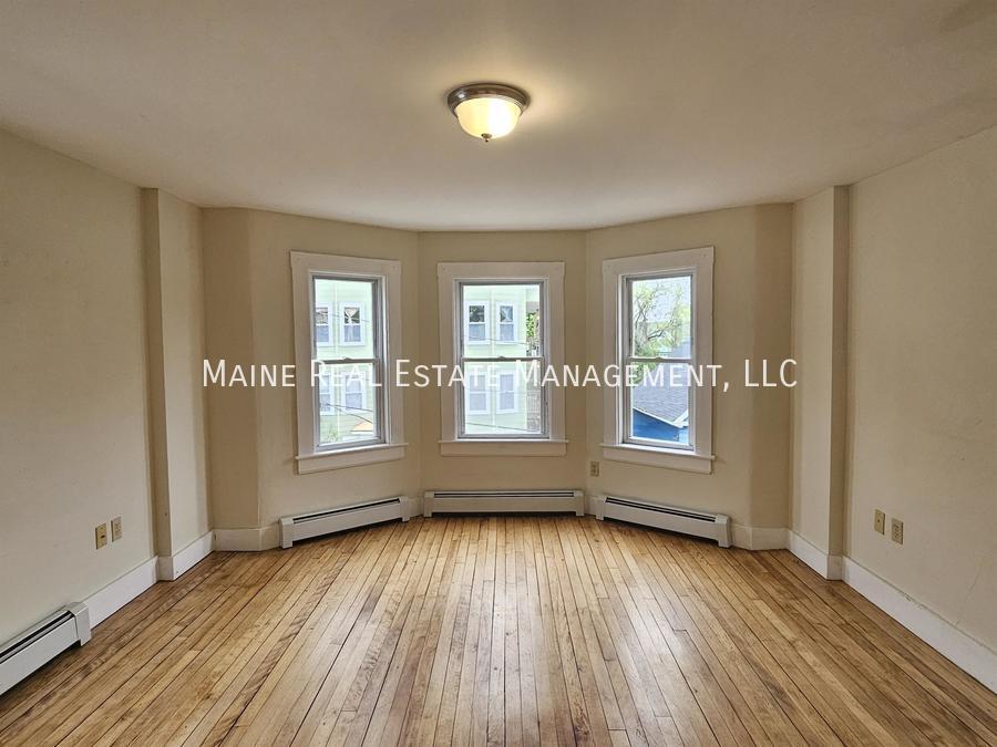 93 Newbury St Unit 3, Auburn, ME 04210 Room for Rent in Auburn, ME