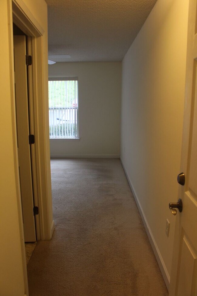 Foto del edificio - 611 Harts Cove Way