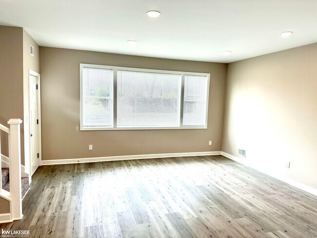 Foto del edificio - 22001 Lakeview St