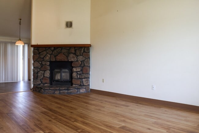 Building Photo - 3507 Cascade Loop