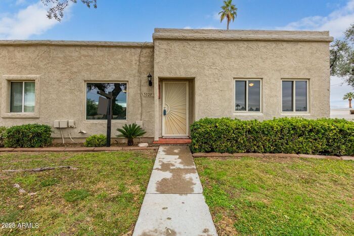 Primary Photo - Furnished Optional 3 bed 2 bath Townhome