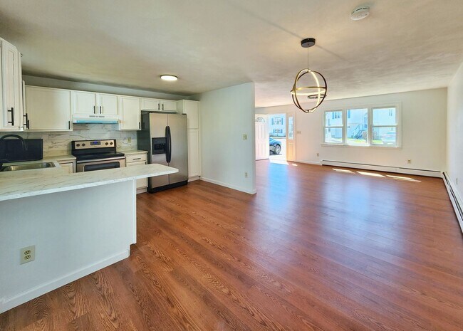 Building Photo - Beautifully remodeled townhouse with garage.