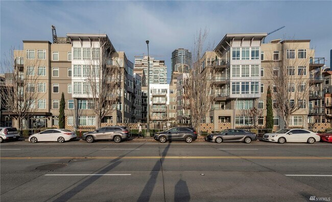 Building Photo - 1900 Alaskan Way