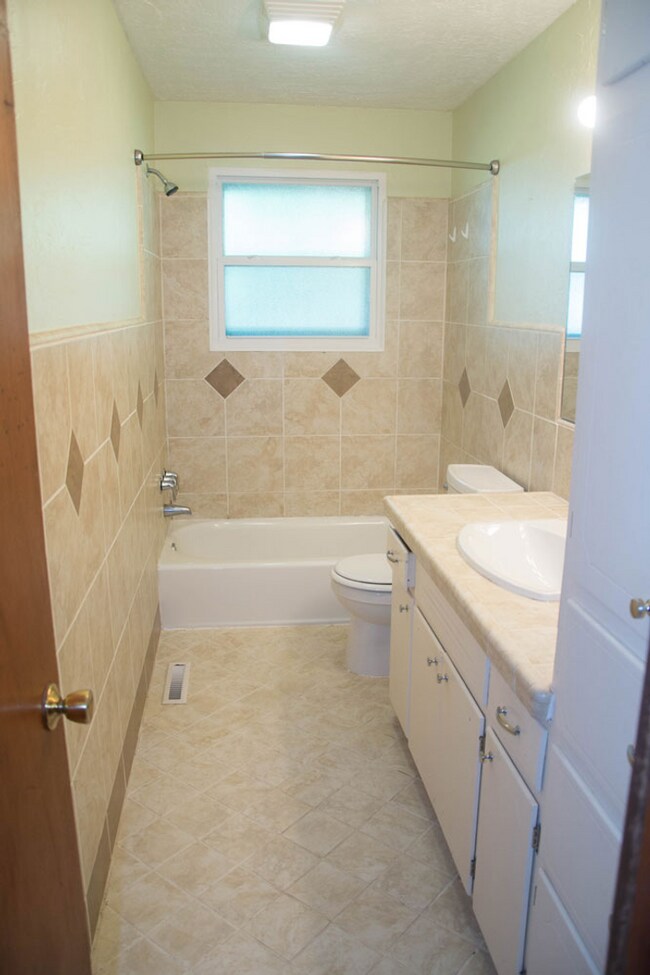 Foto del edificio - (3) Bed/(2) Bath in Core Norman! New photos coming soon!