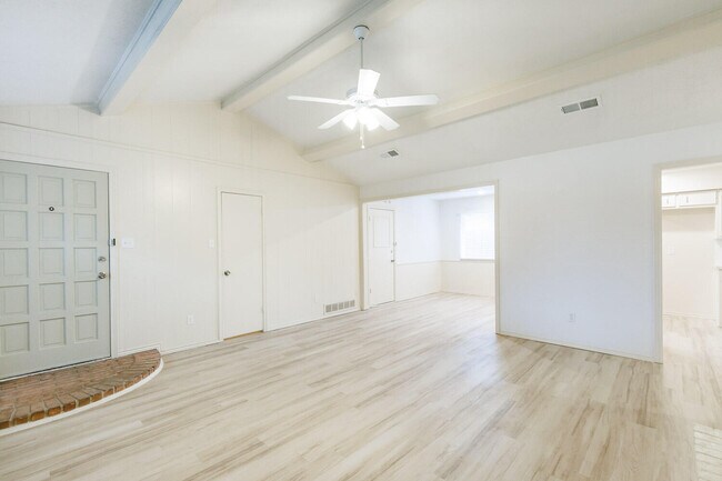 Building Photo - 4407 75th Dr
