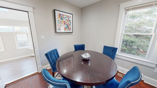 Building Photo - 1341 Franklin St NE